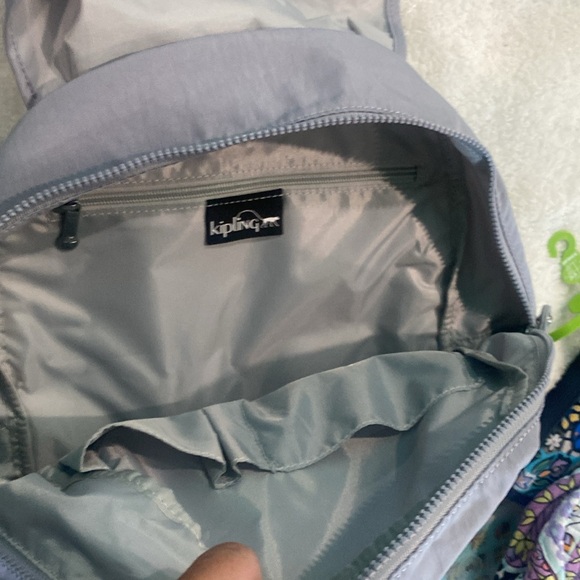 🆕🩶Kipling “Fiona” Backpack, Dove Grey (appears light Lilac)💜 - Picture 7 of 9